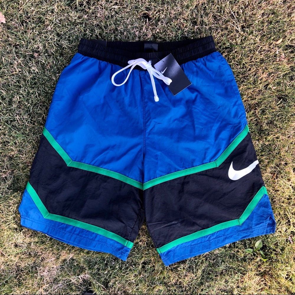 🆕 Nike Sportswear Throwback Basketball Shorts